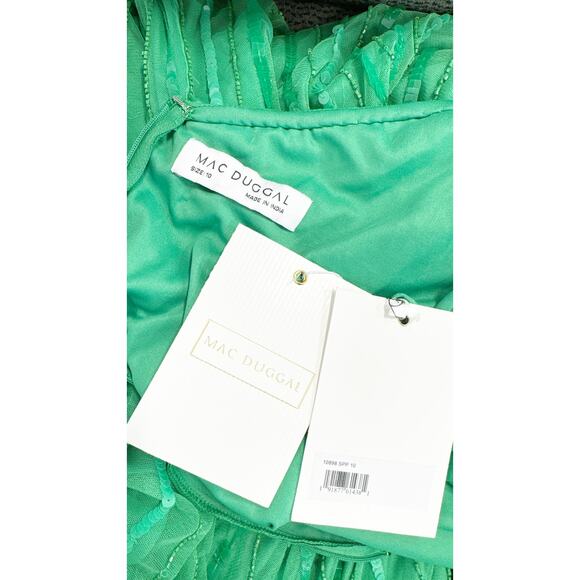 Elegant Green Evening Gown - Picture 11 of 11